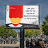 Gefronste wenkbrauwen over Engelstalige verkiezingsborden in Amsterdam
